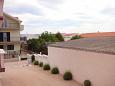 Terasa - pogled - Apartma A-6331-b - Apartmaji Vodice (Vodice) - 6331