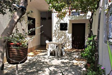 Property - Apartments 1008 Property Pisak (Omiš) - Accommodation 1008 - Apartments near sea with pebble beach.