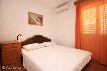 Bedroom Orebić, Bedroom u smještaju tipa room, dostupna klima i WIFI.