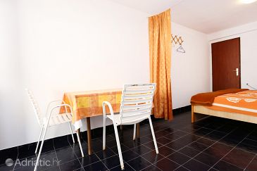 Dining room Kabli, Dining room u smještaju tipa studio-apartment.