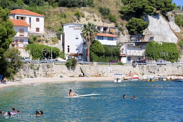 Property - Rooms 10266 Property Krilo Jesenice (Omiš) - Accommodation 10266 - Rooms near sea with pebble beach.