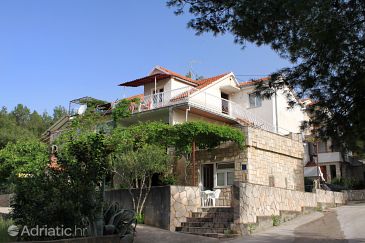 Property - Apartments and Rooms 103 Property Vrboska (Hvar) - Accommodation 103 - Apartments and Rooms with pebble beach.
