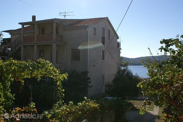 Property - Apartments 1075 Property Okrug Gornji (Čiovo) - Accommodation 1075 - Apartments with pebble beach.