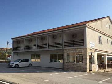 Property - Rooms 11046 Property Rovanjska (Paklenica) - Accommodation 11046 - Rooms with pebble beach.