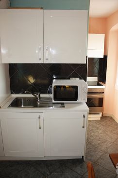 Kitchen Makarska, Kitchen u smještaju tipa studio-apartment.