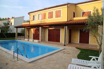 Property - Apartments 11372 Property Banjole (Pula) - Accommodation 11372 - Apartments with pebble beach.