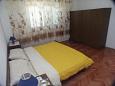 Sypialnia 2 Vinišće, Sypialnia 2 w zakwaterowaniu typu apartment, dopusteni kucni ljubimci.