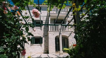 Property - Apartments 11651 Property Sumartin (Brač) - Accommodation 11651 - Apartments near sea with pebble beach.