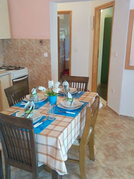 Dining room Slatine, Dining room u smještaju tipa apartment, dostupna klima i WIFI.