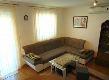 Obývací pokoj Ližnjan, Obývací pokoj u smještaju tipa apartment, dostupna klima i WIFI.
