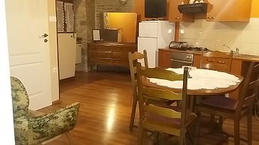 Jídelna Veli Mlun, Jídelna u smještaju tipa apartment, dostupna klima, dopusteni kucni ljubimci i WIFI.
