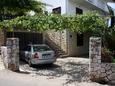 Parking lot - Apartments 196 Parking lot Jelsa (Hvar) - Accommodation 196 - Apartments near sea with pebble beach.