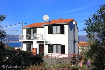 Property - Apartments 2039 Property Slatine (Čiovo) - Accommodation 2039 - Apartments near sea with pebble beach.