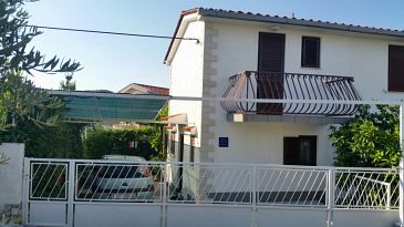 Property - Vacation Rentals 2195 Property Seget Vranjica (Trogir) - Accommodation 2195 - Vacation Rentals near sea with pebble beach.