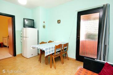 Dining room Banjole, Dining room u smještaju tipa apartment, dostupna klima, dopusteni kucni ljubimci i WIFI.