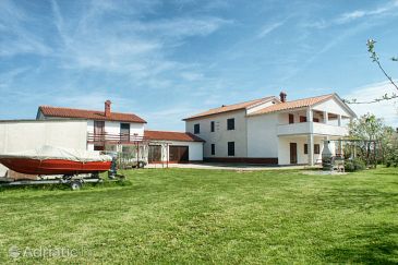 Property - Apartments 2278 Property Valbandon (Fažana) - Accommodation 2278 - Apartments with pebble beach.