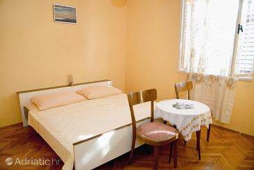 Bedroom Komiža, Bedroom u smještaju tipa room.