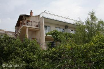 Property - Apartments and Rooms 2418 Property Novi Vinodolski (Novi Vinodolski) - Accommodation 2418 - Apartments and Rooms with pebble beach.