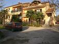 Parking lot - Apartments 2529 Parking lot Umag (Umag) - Accommodation 2529 - Apartments with sandy beach.