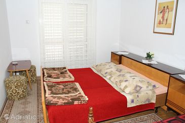 Bedroom Makarska, Bedroom u smještaju tipa room, dopusteni kucni ljubimci i WIFI.