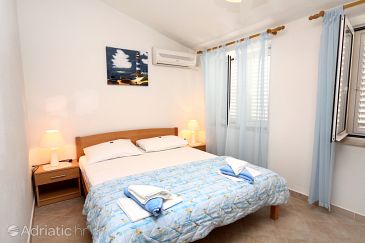 Bedroom Slano, Bedroom u smještaju tipa room, dostupna klima, dopusteni kucni ljubimci i WIFI.
