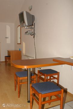Dining room Bratuš, Dining room u smještaju tipa studio-apartment, WIFI.