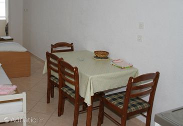 Dining room Igrane, Dining room u smještaju tipa studio-apartment.