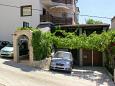 Parking lot - Rooms 2781 Parking lot Nemira (Omiš) - Accommodation 2781 - Rooms near sea with pebble beach.