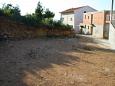 Parking lot - Apartments 2800 Parking lot Stanići (Omiš) - Accommodation 2800 - Apartments with pebble beach.