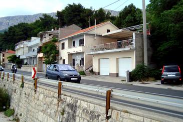 Property - Apartments and Rooms 2811 Property Mali Rat (Omiš) - Accommodation 2811 - Apartments and Rooms near sea with sandy beach.