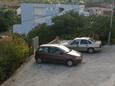 Parking lot Sutivan, Brač, Parking lot 2861 - Apartments with pebble beach.
