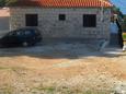 Parking lot - Apartments 2867 Parking lot Splitska (Brač) - Accommodation 2867 - Apartments with rocky beach.