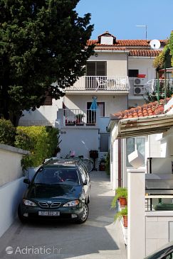 Property - Apartments and Rooms 2878 Property Bol (Brač) - Accommodation 2878 - Apartments and Rooms with pebble beach.