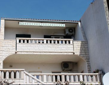 Property - Apartments 2883 Property Bol (Brač) - Accommodation 2883 - Apartments with pebble beach.