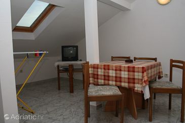 Dining room Bol, Dining room u smještaju tipa studio-apartment, dostupna klima.