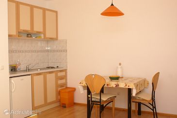 Dining room Bol, Dining room u smještaju tipa studio-apartment, dopusteni kucni ljubimci i WIFI.