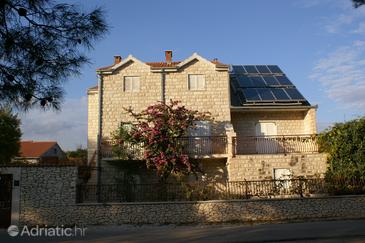 Property - Apartments 2901 Property Mirca (Brač) - Accommodation 2901 - Apartments with pebble beach.