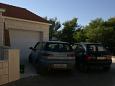 Parking lot Sumartin, Brač, Parking lot 2940 - Apartments blizu mora with pebble beach.