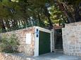 Parking lot Mimice, Omiš, Parking lot 2972 - Apartments blizu mora with pebble beach.