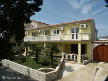 Property - Apartments and Rooms 3012 Property Premantura (Medulin) - Accommodation 3012 - Apartments and Rooms with pebble beach.