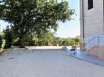 Parking lot - Rooms 3052 Parking lot Bašanija (Umag) - Accommodation 3052 - Rooms with pebble beach.