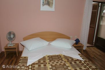 Bedroom Igrane, Bedroom u smještaju tipa room, WIFI.