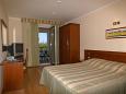 Bedroom Tučepi, Bedroom u smještaju tipa room, WIFI.