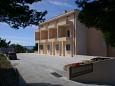 Parking lot - Rooms 3060 Parking lot Tučepi (Makarska) - Accommodation 3060 - Rooms with pebble beach.