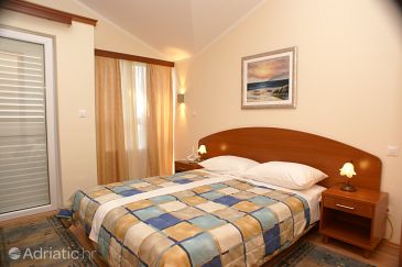 Bedroom Seget Vranjica, Bedroom u smještaju tipa room, dostupna klima, dopusteni kucni ljubimci i WIFI.
