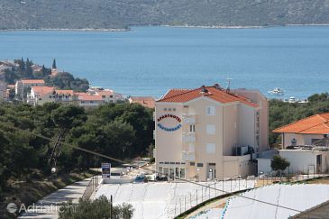 Property - Apartments and Rooms 3079 Property Seget Vranjica (Trogir) - Accommodation 3079 - Apartments and Rooms with pebble beach.