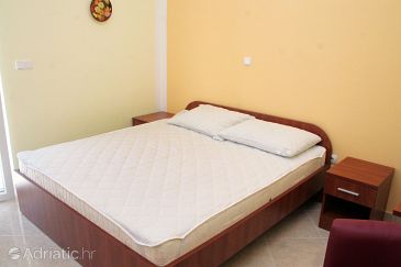 Bedroom Rogoznica, Bedroom u smještaju tipa room, dostupna klima, dopusteni kucni ljubimci i WIFI.