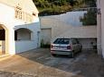 Parking lot - Apartments 3102 Parking lot Pučišća (Brač) - Accommodation 3102 - Apartments with pebble beach.