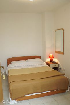 Bedroom Žuljana, Bedroom u smještaju tipa room, dostupna klima i WIFI.