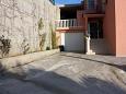 Parking lot - Apartments 3185 Parking lot Duće (Omiš) - Accommodation 3185 - Apartments with sandy beach.